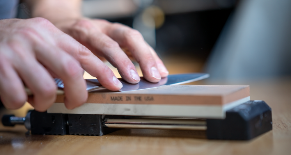 What's the difference between sharpening and honing a knife?