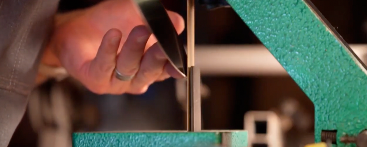 Sharpening a knife on a 1x30