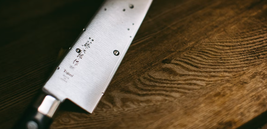 Kitchen Knife Storage. A Magnetic Strip? A Drawer Block, A Knife Block or Other?