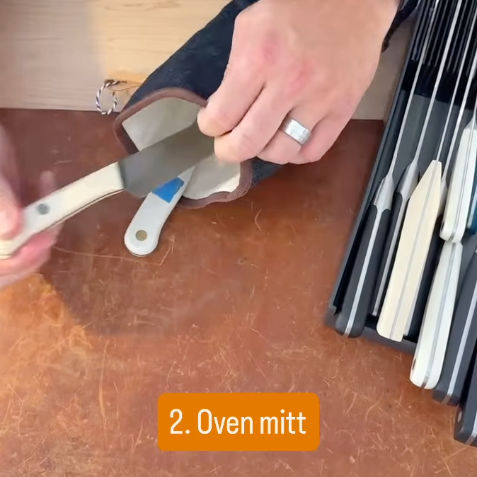 Oven Mitt Knife Transport
