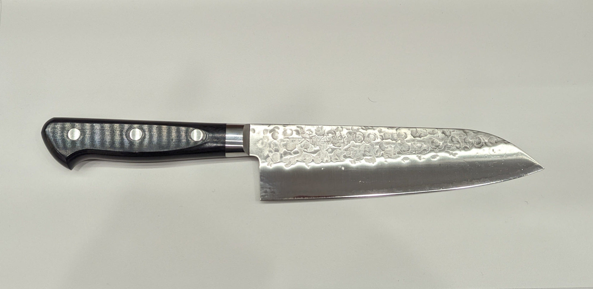 Tokushu Kitchen Knives Santoku 165mm | SLD Takamura • SLD w/ Black Western Handle • Tsuchime • Tokushu