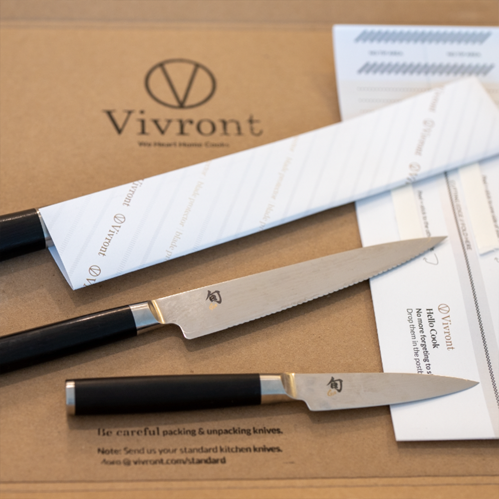 kitchen knives in a shipping kit