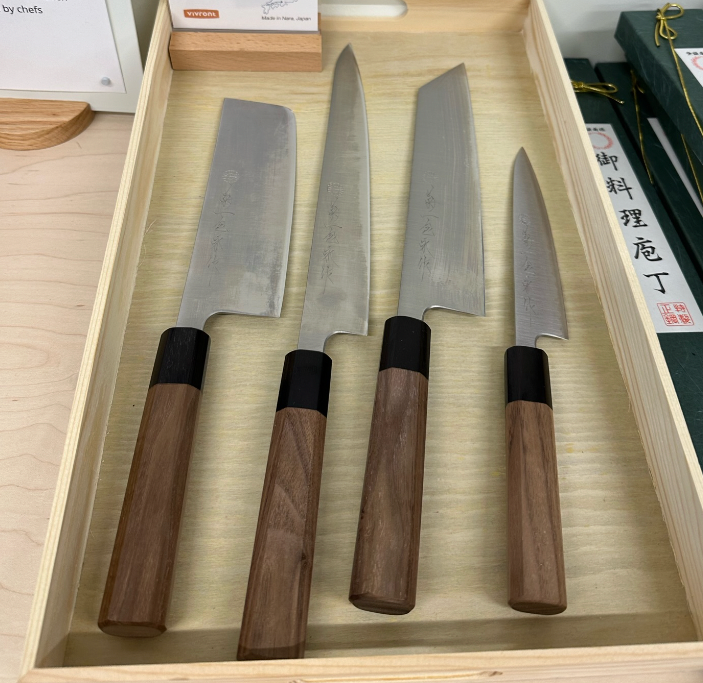 
                  
                    Kikuichi GW series knife lineup 
                  
                